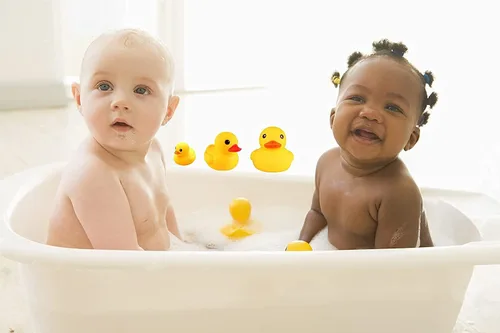 Miniatura 3 de CICITOYWO Patos de goma amarillos, 7 piezas de juguetes de baño grandes preescolares para tina, patos flotantes, regalo para baby shower, bebés