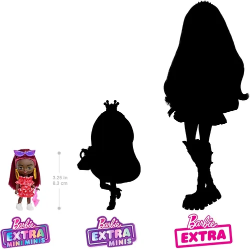 Miniatura 5 de Muñeca Barbie Extra Mini Minis con cabello burdeos, vestido rojo de volantes, gafas de sol y accesorios y soporte, 3.25 pulgadas