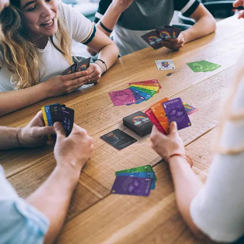 Miniatura 3 de Sweet Bros Games Rainbow Pirates - Divertido juego familiar para niños, adolescentes y adultos, juego de cartas estilo Rummy para 2 a 5 jugadores