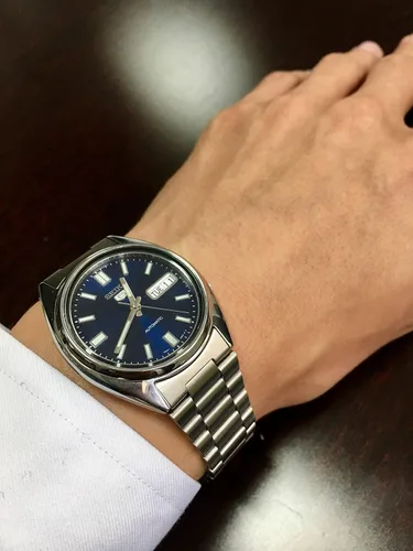 Miniatura 7 de SEIKO 5 Reloj automático para hombre SNXS79 con esfera negra y pulsera de acero inoxidable plateado, Mecánico,Automático,Reloj automático