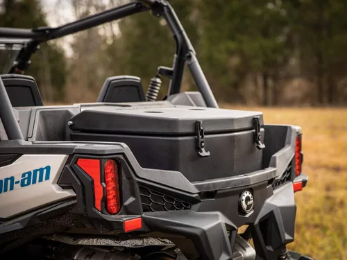 Miniatura 2 de SuperATV Can-Am Maverick - Enfriador de rastro aislado para Can-Am Maverick Trail 700/800/1000 2018+ Capacidad de 30 litros Tapón de drenaje