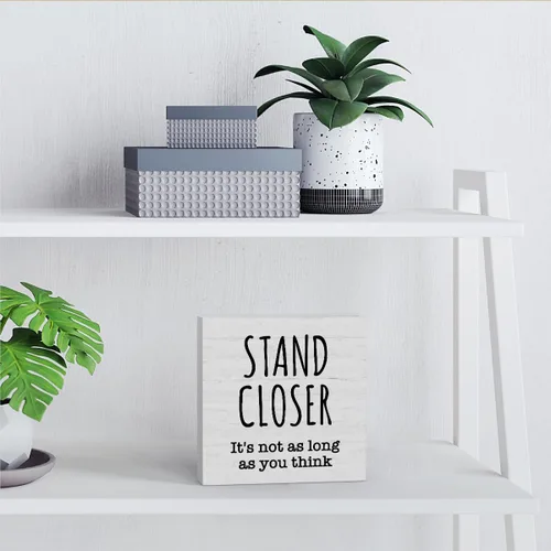Miniatura 6 de Letrero con texto en inglés "Stand Closer - Not As You Think", decoración de baño para niños, regalo de inauguración de la casa, regalo divertido, 5