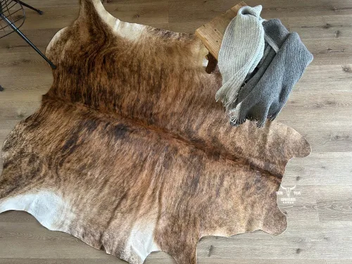 Miniatura 2 de Alfombra de piel de vaca 6x6 Brindle Medium Piel Natural
