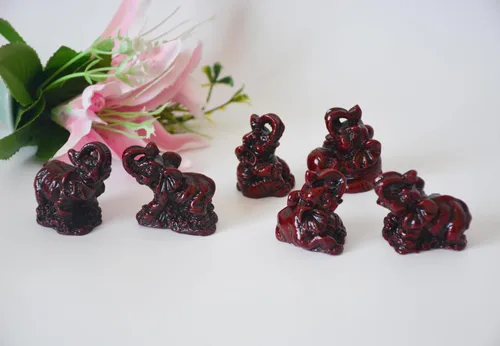 Miniatura 6 de Mini estatua de elefante, figuras de elefantes indios de resina Feng Shui para decoración del hogar, oficina, familia, animales, regalos de regreso