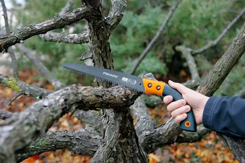 Miniatura 2 de Fiskars - Sierra de podar y cortador de ramas de árbol, 13 pulgadas, color negro y naranja Herramienta de corte de árbol de mango fijo, sierra