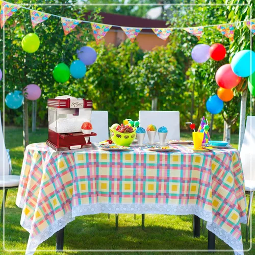 Miniatura 7 de Continúe la fiesta creando una serie de deliciosas y refrescantes bebidas con hielo raspado. Las cuchillas de corte de acero inoxidable transforman