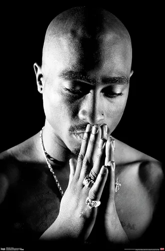 Miniatura 9 de Trends International Tupac - Póster de pared rezando, 14.725 x 22.375 pulgadas, versión enmarcada de madera de granero