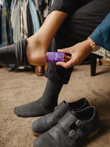Miniatura 9 de Body Glide Barra antiampollas para pies prevención de ampollas para talones, zapatos, calzado deportivo, botas, calcetines y sandalias Úsalo