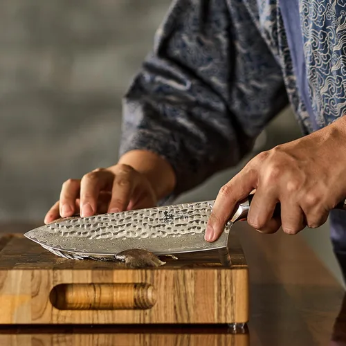 Miniatura 8 de Cuchillo de chef KYOKU - 8" - Cuchillo de cocina estilo japonés de la serie Shogun, hoja de Damasco martillada con núcleo de acero VG10 - con funda