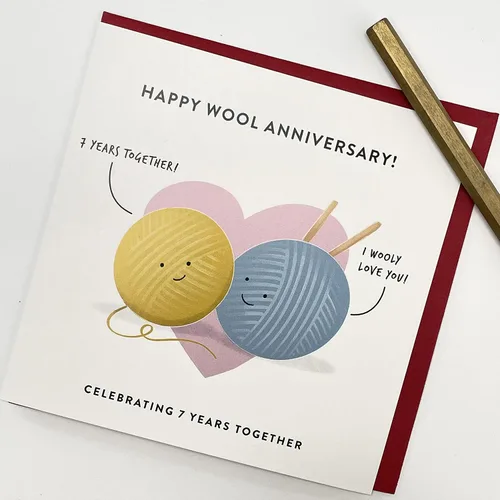 Miniatura 3 de Old English Co. Tarjeta de aniversario de boda para marido y esposa, bonita tarjeta de felicitación de aniversario de lana divertida, broma de humor