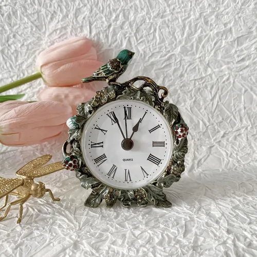 Miniatura 4 de Silent Mini reloj de mesa analógico vintage con cuerpo de metal pintado a mano y núcleo sin tictac funciona con pilas para estante, dormitorio