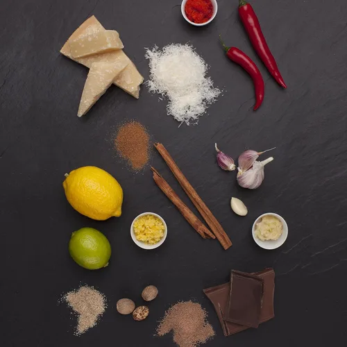 Miniatura 5 de Microplane Gourmet Series - Rallador de queso manual (fino, rojo)