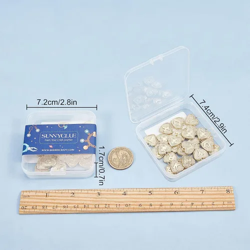 Miniatura 7 de SUNNYCLUE 1 caja de 26 dijes chapados en oro real de 18 quilates con letras de corazón a granel del alfabeto para pulseras, collares, dijes de copa