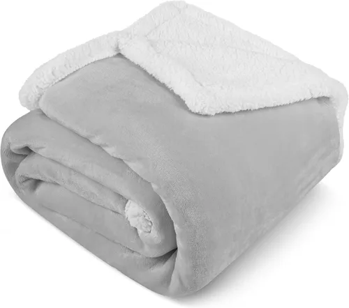 Miniatura 2 de PAVILIA Manta Tipo Throw de Vellón Sherpa para Sofá, Gris Claro, Manta de Sofá Suave, Mullida y Afelpada, Manta de Invierno Reversible y Acogedora