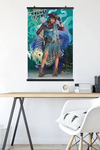 Miniatura 5 de Trends International Disney Descendants 2 - Póster de pared de Uma, 22.375 x 34 pulgadas, paquete de póster y clip