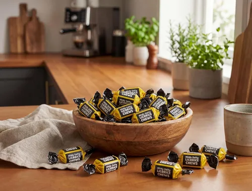 Miniatura 4 de Caramelo de regaliz ligeramente salado – 1.5 libras de caramelo de regaliz fresco y delicioso envuelto individualmente, suave y cremoso