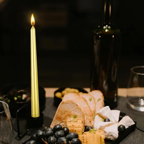 Miniatura 5 de Kemladio - Juego de 8 velas cónicas doradas de 10 pulgadas, queman sin aroma, con una duración de 7.5 horas, velas elegantes para la cena, velas