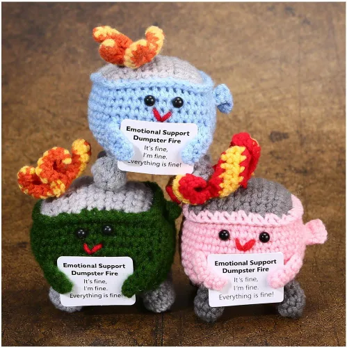 Miniatura 12 de RovyFota Contenedor de basura de ganchillo de apoyo emocional con tarjeta positiva, bonita decoración de habitación, juguetes de punto, divertidos