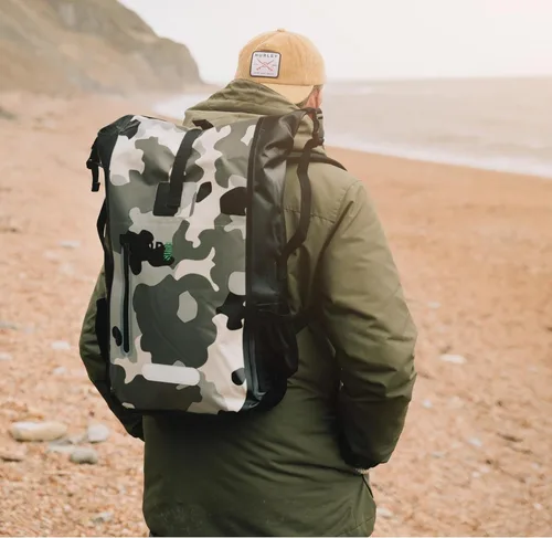 Miniatura 7 de COR Surf Mochila impermeable con funda para laptop Senderismo resistente, mochila seca para kayak Cierre enrollable (camuflaje de 40 litros)