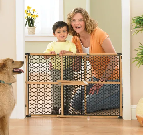 Miniatura 5 de Safety 1st Puerta de seguridad para bebés de bambú para puertas, puerta sin taladro con puerta, puertas para perros, se ajusta a 28"-42", 24
