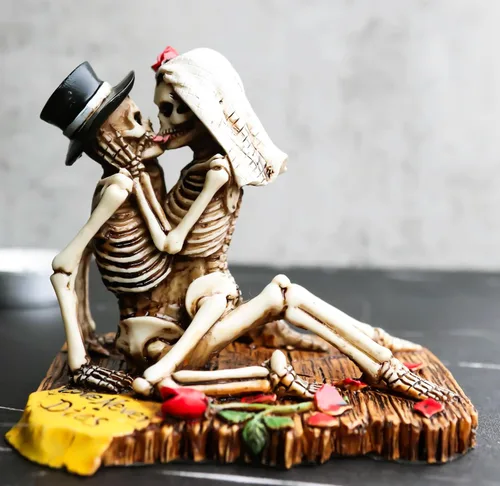 Miniatura 9 de Ebros Gift Love Never Dies Castaway Sea Stranded Wedding Skeleton Pareja Sexo en la playa Figura Día de los Muertos Halloween Decorativo San