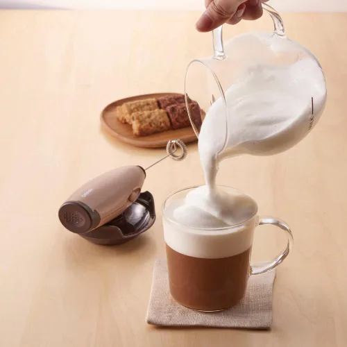Miniatura 4 de Hario "Qto" Espumador eléctrico de leche con servidor, 100ml, marrón