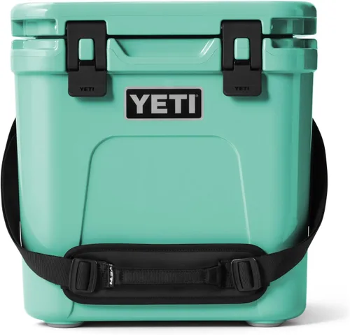 Miniatura 21 de YETI Roadie 24 2.0 - Enfriador duro con correa de hombro DoubleDuty y tapón de drenaje Carbón