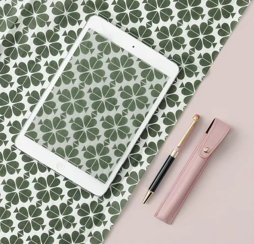 Miniatura 5 de Kate Spade New York Lápiz óptico para pantallas táctiles, bolígrafo de metal con tinta negra y bolsa de almacenamiento, bloque