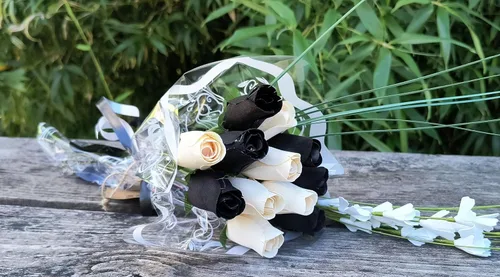 Miniatura 4 de Ramo de rosas de madera blanco y negro (1 docena)