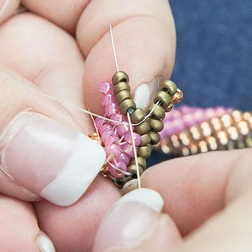 Miniatura 4 de Agujas de cuentas tamaño 11 extra cortas (25 piezas) con tubo de almacenamiento de agujas