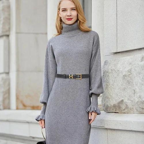 Miniatura 368 de Cinturón de cuero clásico con hebilla de metal para mujer con vestido de jeans
