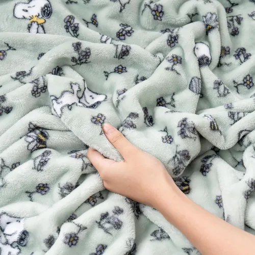 Miniatura 7 de Manta de lana Berkshire Blanket Peanuts® VelvetLoft® Caracteres lindos de Snoopy, manta de felpa de Peanuts Snoopy y Woodstock con nuevas flores