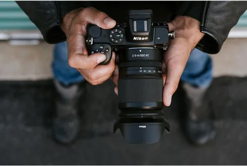 Miniatura 4 de Nikon Z 5 con lente zoom compacta Nuestra cámara de fotos/vídeo sin espejo de fotograma completo más compacta con lente zoom de 24-50mm