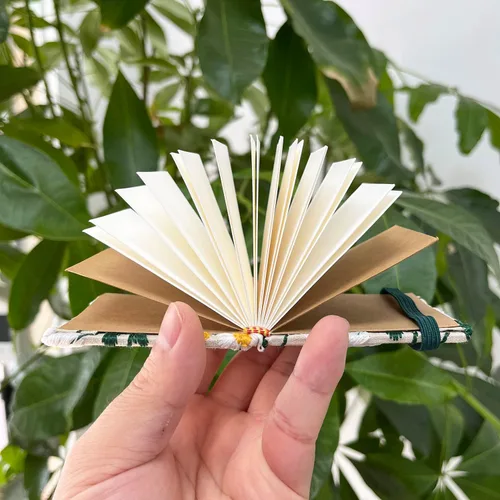 Miniatura 2 de gardorw Cuaderno de bocetos de acuarela con tapa bordada de 10.58 oz/m² (2.6 x 2.4 pulgadas), diario de viaje, bocetos de acuarela, regalo