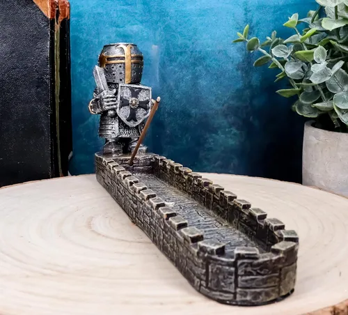Miniatura 7 de Ebros Gift Anime Chibi Medieval Caballero de la Cruz Templario Cruzado en Castillo Fortaleza Guarnición Paseo Cuenca de incienso Soporte Quemador