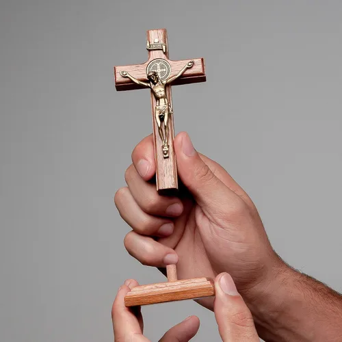 Miniatura 5 de Intercession Crucifijo de cruz de madera para pared y mesa (5 pulgadas - Oro antiguo)