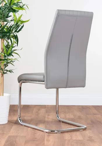 Miniatura 9 de Furniturebox UK Giovani - Juego de mesa de comedor de cristal negro y blanco de alto brillo y 4 sillas Lorenzo