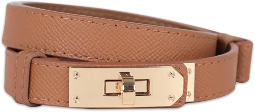 Miniatura 375 de Cinturón de cuero clásico con hebilla de metal para mujer con vestido de jeans