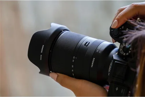 Miniatura 10 de Tamron 28-200 F/2.8-5.6 Di III RXD para Sony Mirrorless Full Frame/APS-C E-Mount, Número de Modelo: AFA071S700, Negro