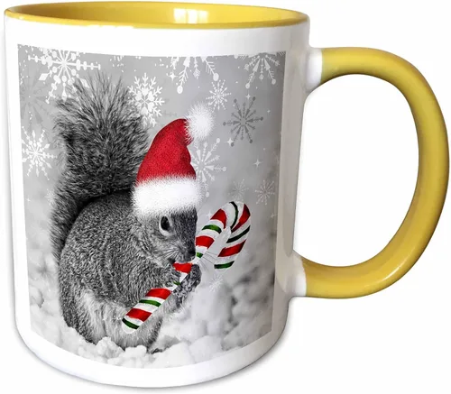 Miniatura 11 de 3dRose Esta linda ardilla navideña tiene un bastón de caramelo y un sombrero de Santa en el paisaje invernal cubierto de nieve. Taza negra de dos