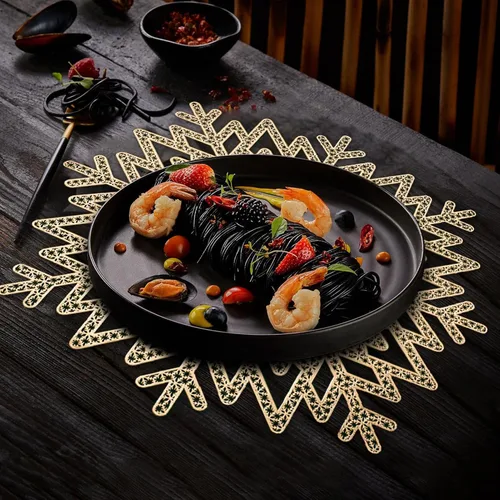 Miniatura 4 de Juegos de manteles individuales de copo de nieve de 12, manteles de mesa dorados calados resistentes al calor para Navidad, Acción de Gracias, bodas