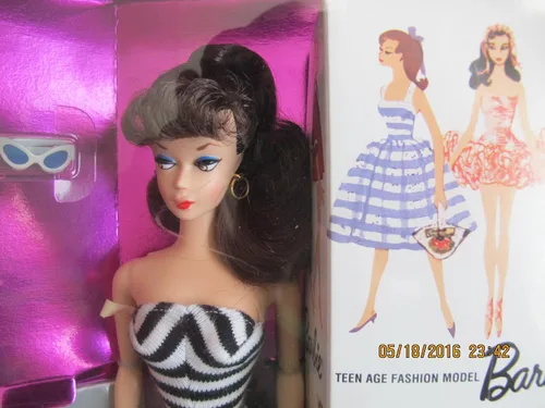 Miniatura 2 de Barbie Muñeca del 35 aniversario (pelo moreno) Reproducción 1959 Muñeca y paquete Edición especial (1993)