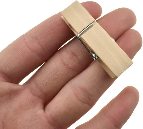 Miniatura 10 de HAHIYO Pinzas para ropa de madera doradas, mini pinzas para la ropa, no se deshacen de 1 pulgada de largo, paquete de 80 resortes resistentes