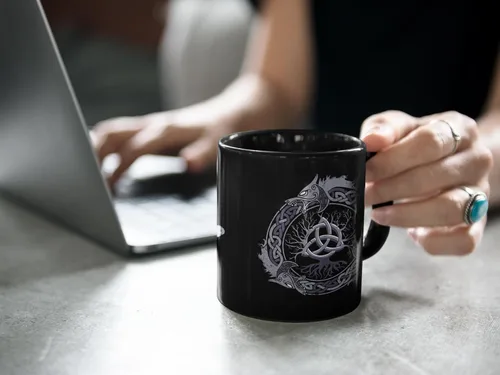 Miniatura 4 de Soul'n'Passions Triquetra Tree of Life - Taza de cerámica nórdica Yggdrasil, 11 onzas, color negro