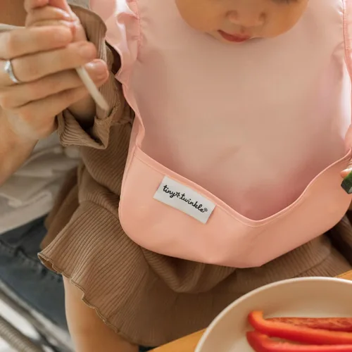 Miniatura 11 de Tiny Twinkle Baberos a prueba de derrames para bebés para comer Baberos impermeables y lavables para niños pequeños con bolsillo para todo Juego