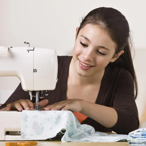 Miniatura 6 de uxcell Hilo encerado fino de 137 yardas, 0.022 in de diámetro, de poliéster, con revestimiento de cera, para coser a máquina, bordar, acolchar a