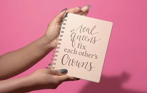 Miniatura 8 de Real Queens Fix Each Other's Crowns Cuaderno espiral en paleta de rubor 5.75 x 7.5 pulgadas Paquete de 3