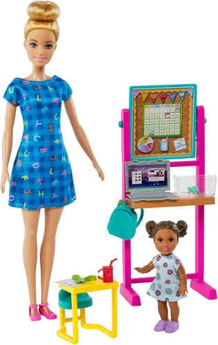 Barbie Juego de carreras, profesora de escuela con muñeca rubia de moda, muñeca estudiante pequeña morena, pizarra giratoria, escritorio y más