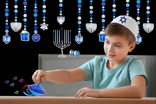 Miniatura 4 de The Dreidel Company Hanukkah - Juego de camisetas giratorias con luces musicales Dreidel, reproduce 2 canciones clásicas de Hanukkah