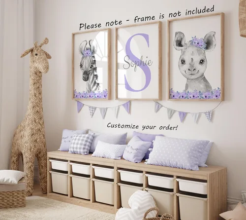 Miniatura 3 de Juego de 3 pósteres de animales de safari para niñas, habitación del bebé, sin marco, con nombre personalizado, flores rosas o moradas, decoración